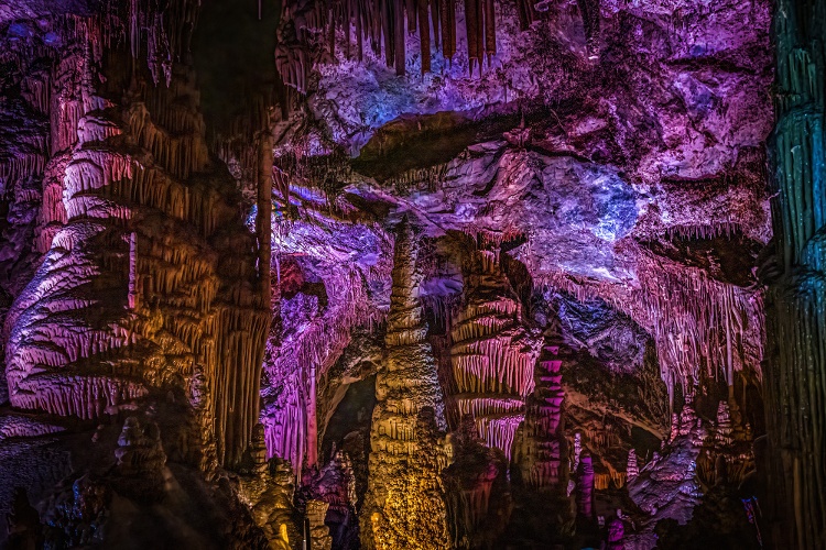 Lewis-and-Clark-Cavern-1