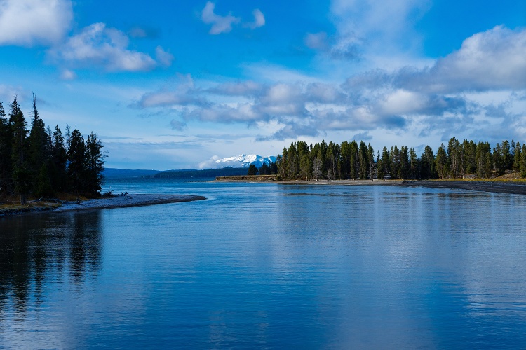 yellowstone-lake-1